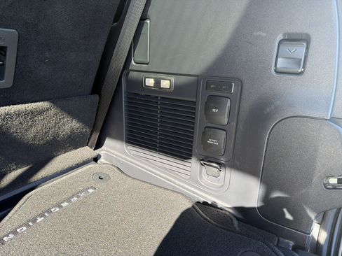 Certified 2025 Ford Expedition Platinum image 15