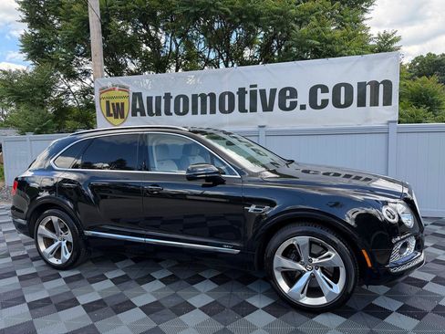 Used 2020 Bentley Bentayga Plug-In Hybrid AWD/4WD image 2