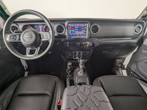 Used 2020 Jeep Gladiator Overland image 15