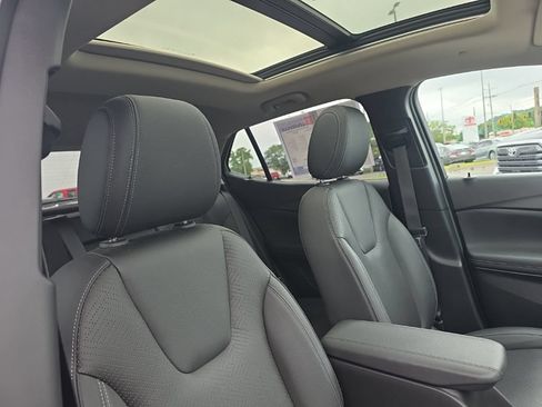 Used 2023 Buick Encore GX Essence w/ Experience Buick Package FWD image 11