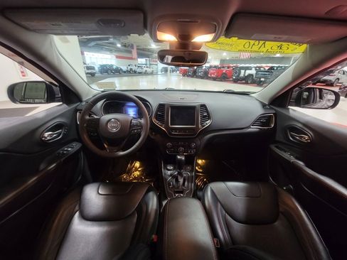 Used 2021 Jeep Cherokee Trailhawk w/ Technology Group image 20