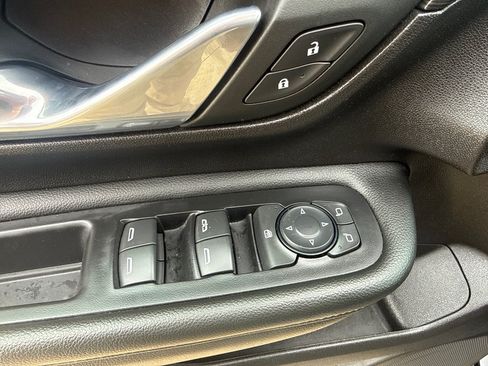 Used 2024 GMC Terrain SLE FWD image 17