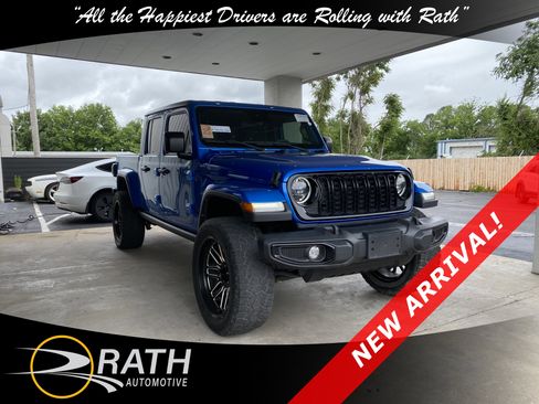 Used 2024 Jeep Gladiator Overland AWD/4WD image 4