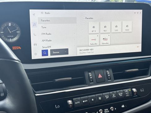 Used 2024 Lexus ES 300h w/ Premium Package FWD image 23