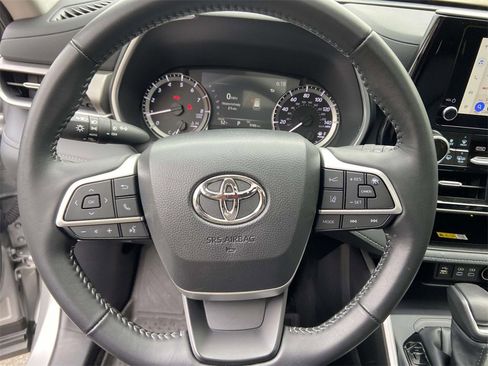 Used 2025 Toyota Highlander XLE image 33