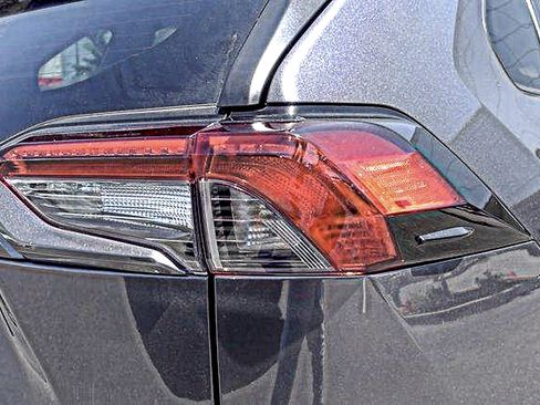 Certified 2021 Toyota RAV4 LE AWD/4WD image 5
