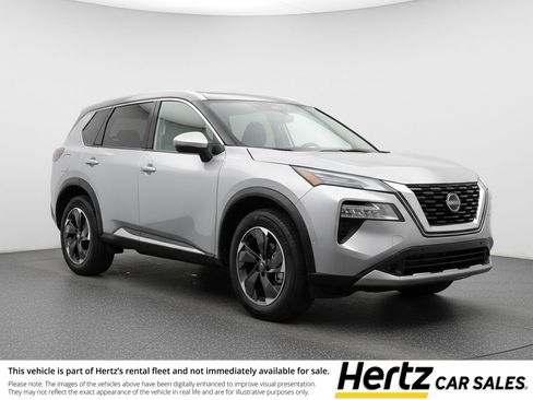 Used 2025 Nissan Rogue SV image 1