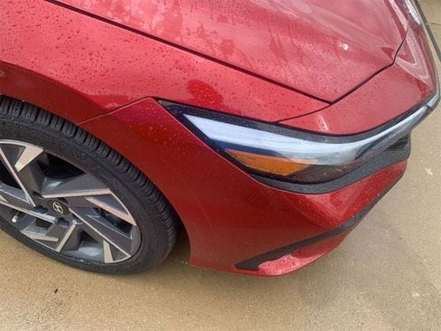 Used 2025 Hyundai Elantra Sport FWD image 5