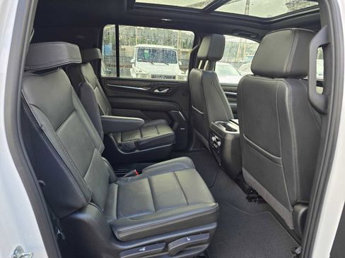 Used 2024 GMC Yukon XL Denali image 13