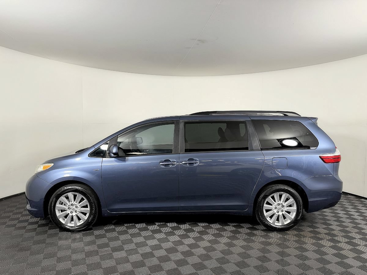 Used 2017 Toyota Sienna LE AWD/4WD image 16