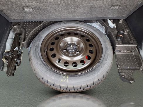 Used 2025 Ford Escape Platinum image 31