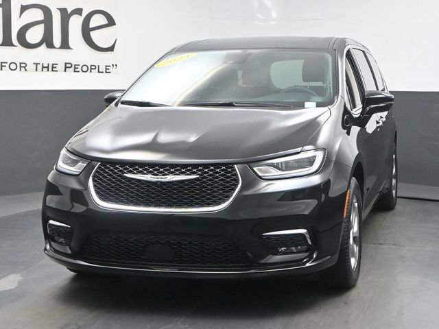 Used 2024 Chrysler Pacifica Limited AWD/4WD image 7