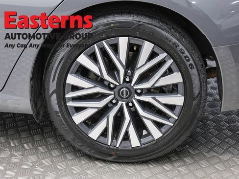 Used 2024 Nissan Altima 2.5 SV FWD image 8
