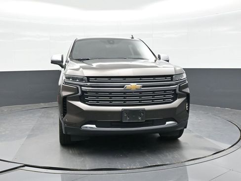 Used 2021 Chevrolet Suburban Premier w/ Premium Package image 17