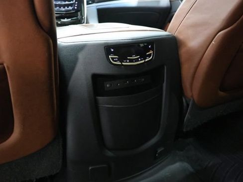Used 2019 Cadillac Escalade ESV Luxury AWD/4WD image 30