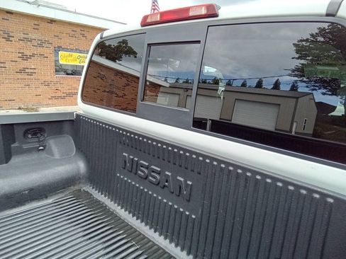 Used 2019 Nissan Frontier Desert Runner RWD image 9