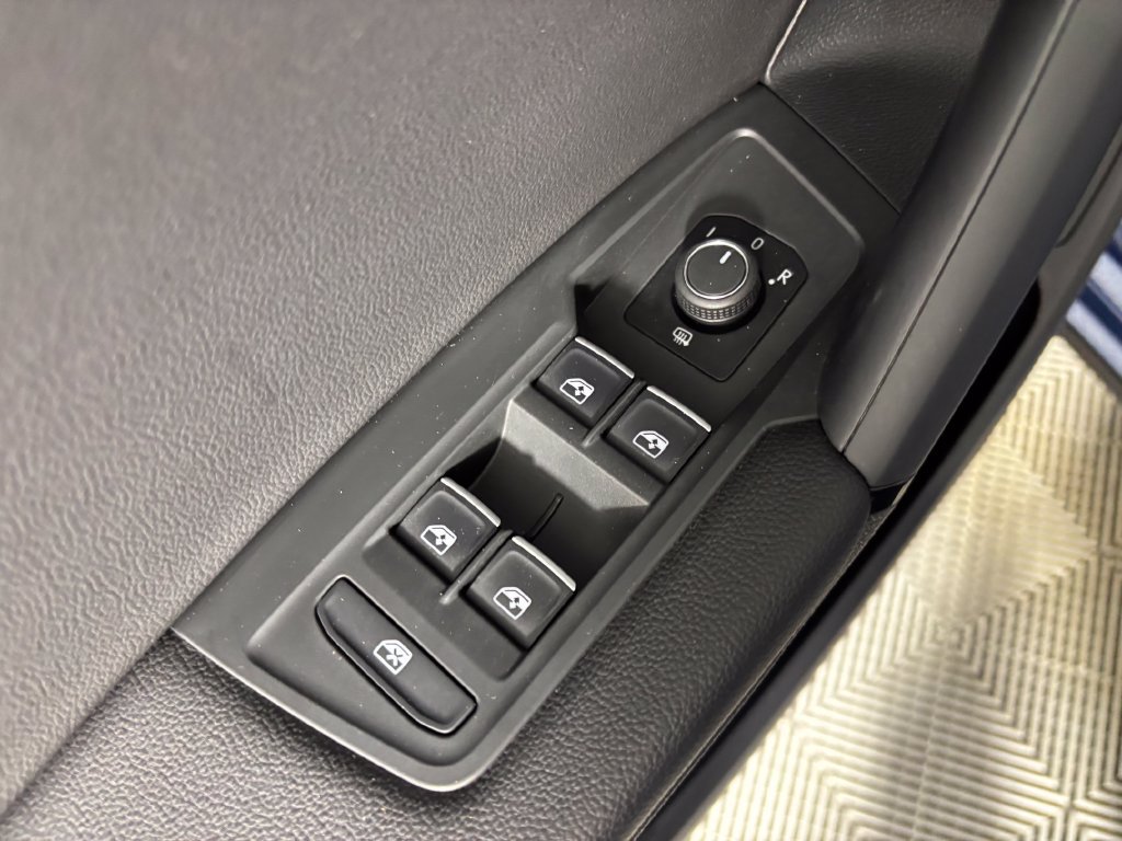 Used 2019 Volkswagen Tiguan SEL AWD/4WD image 15