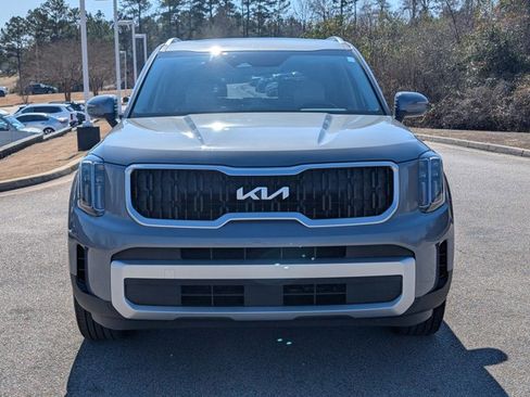 Used 2024 Kia Telluride EX w/ EX Captain's Chair Package image 2