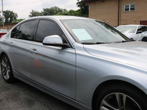Used 2017 BMW 330i Sedan w/ Premium Package RWD image 3
