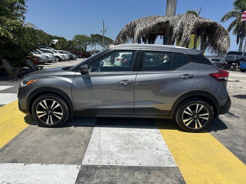 Used 2019 Nissan Kicks SV image 9