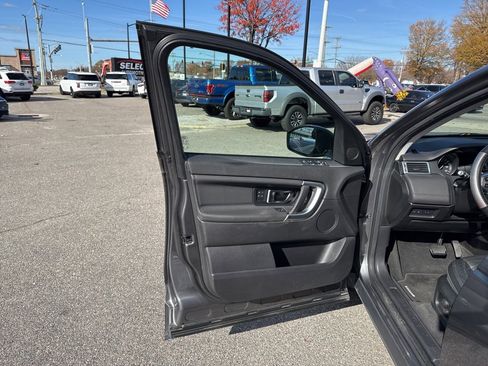 Used 2016 Land Rover Discovery Sport HSE image 6