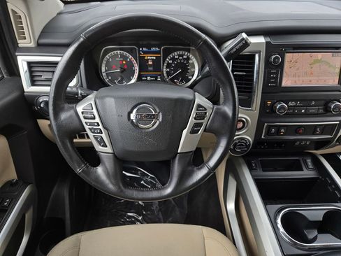 Used 2019 Nissan Titan SV w/ SV Convenience Package image 14