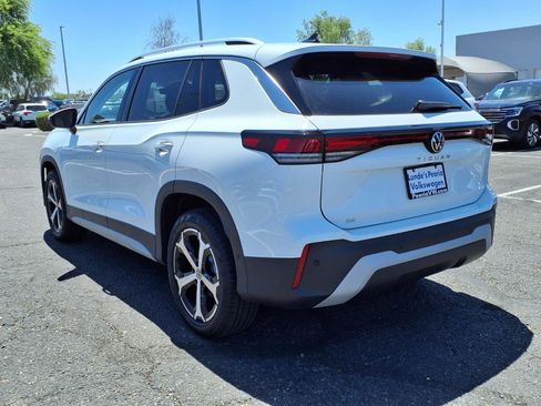 New 2026 Volkswagen Tiguan SE FWD image 3