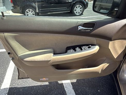 Used 2006 Honda Accord LX image 9