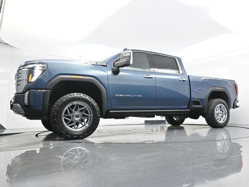 Used 2024 GMC Sierra 2500 Denali w/ Denali Reserve Package AWD/4WD image 42