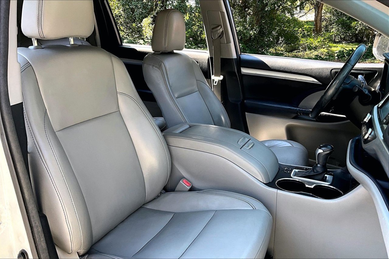 Used 2016 Toyota Highlander XLE FWD image 30