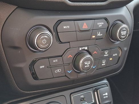 Certified 2022 Jeep Renegade Trailhawk AWD/4WD image 16