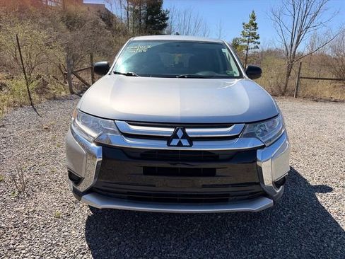 Used 2018 Mitsubishi Outlander AWD image 4