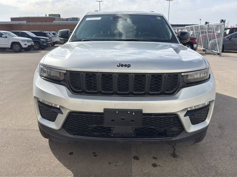 Used 2025 Jeep Grand Cherokee Limited w/ Black Appearance Package image 2