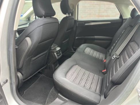 Used 2016 Ford Fusion SE image 10