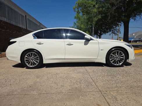 Used 2018 INFINITI Q50 Luxe w/ Essential Package (3.0T Luxe) AWD/4WD image 7