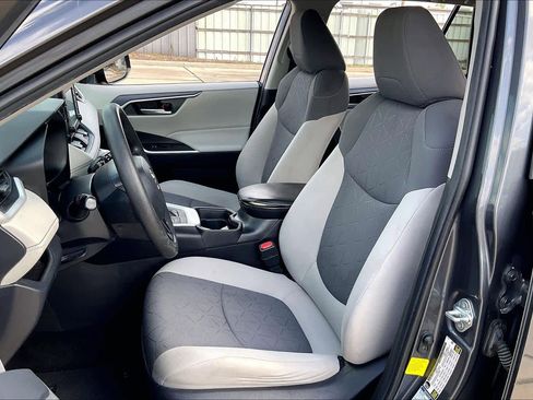 Used 2020 Toyota RAV4 XLE w/ Convenience Package AWD/4WD image 9