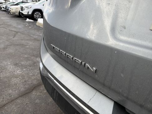 Used 2023 GMC Terrain SLT image 33