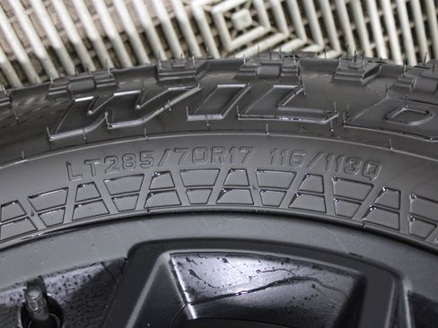 Used 2025 Jeep Wrangler Sport image 38