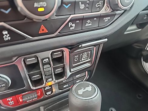 Used 2024 Jeep Wrangler Unlimited Rubicon 392 image 31