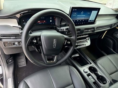 New 2025 Lincoln Corsair FWD w/ Equipment Group 101A image 31