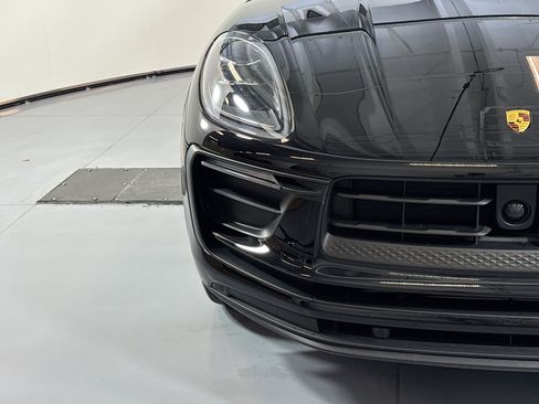 Certified 2025 Porsche Macan image 28