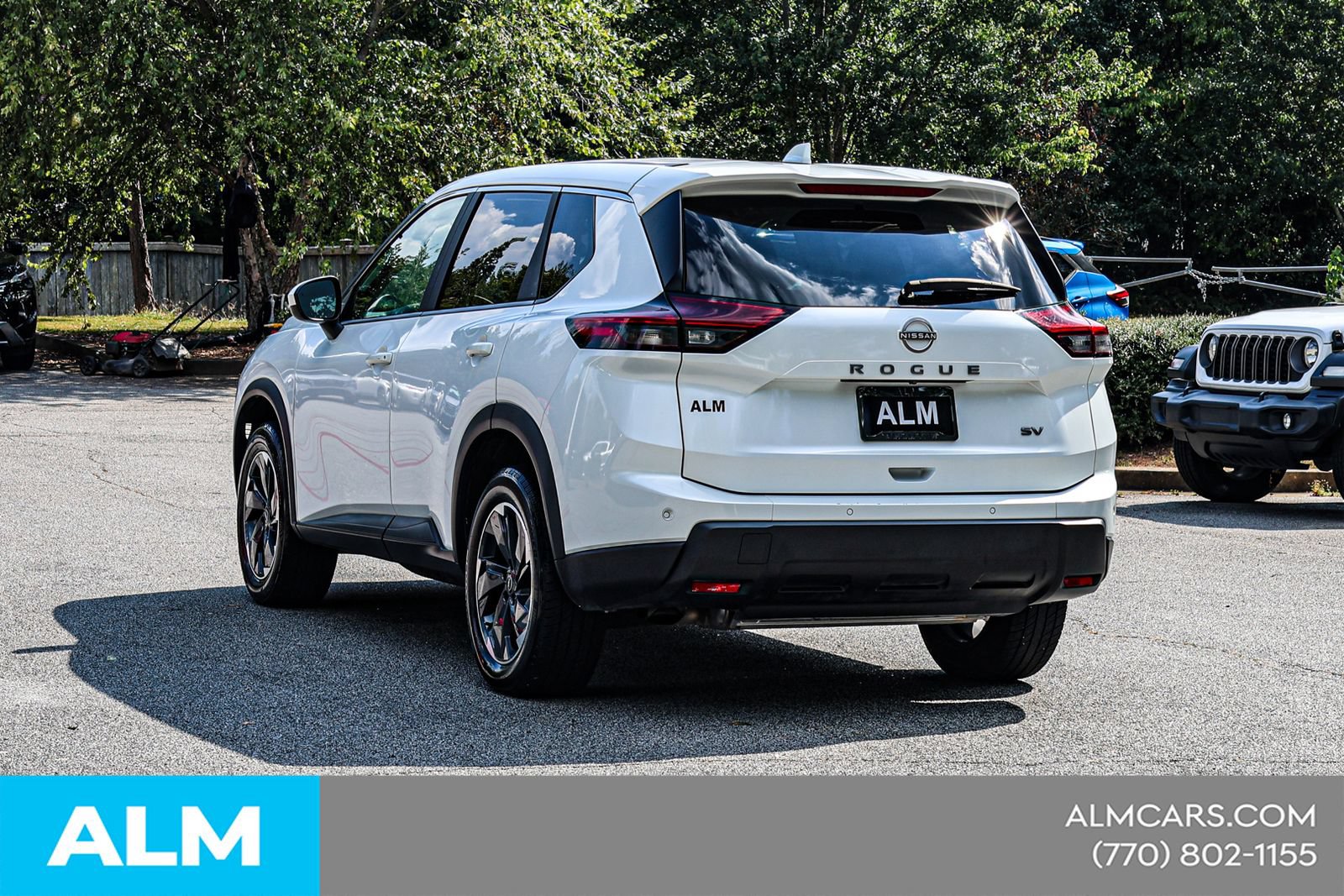 Used 2024 Nissan Rogue SV FWD image 8