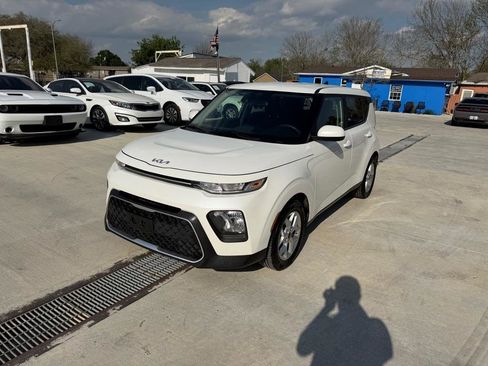 Used 2022 Kia Soul LX w/ Technology Package FWD image 1