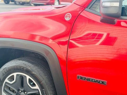 Used 2016 Jeep Renegade Trailhawk image 6