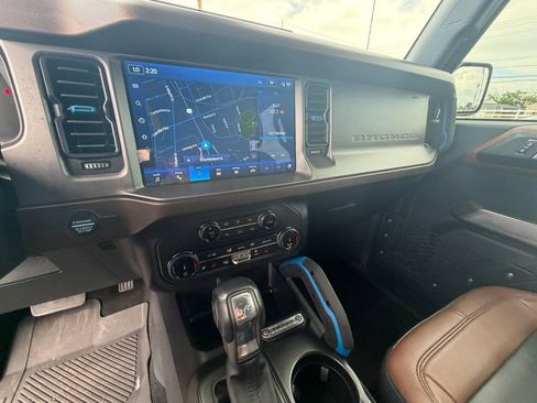 Used 2022 Ford Bronco Outer Banks image 12
