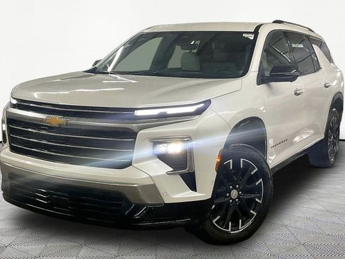 Used 2024 Chevrolet Traverse RS image 1