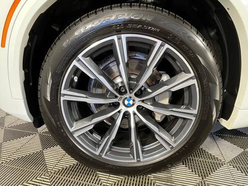 Used 2022 BMW X5 xDrive40i w/ M Sport Package AWD/4WD image 14
