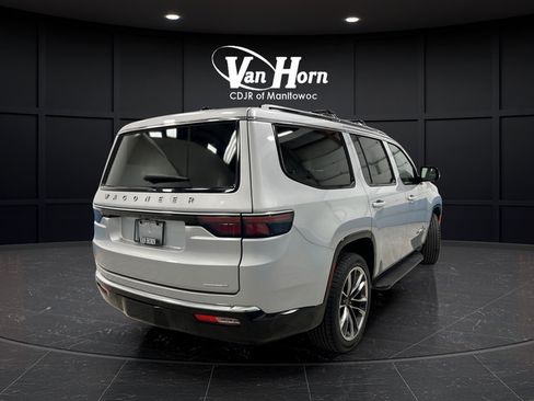 Used 2024 Jeep Wagoneer Series II w/ Premium Group I AWD/4WD image 7