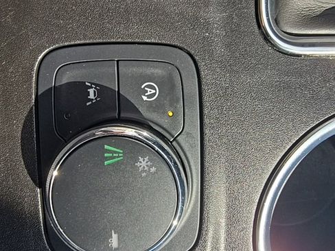 Used 2023 Chevrolet Traverse LT image 22