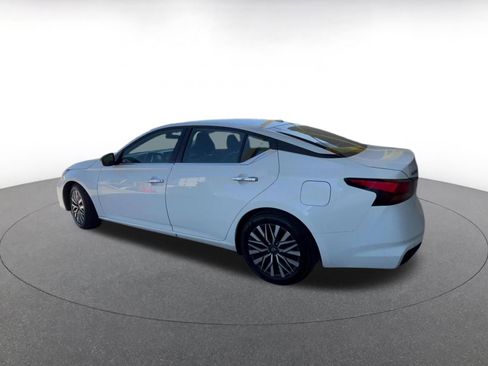 Used 2025 Nissan Altima 2.5 SV FWD image 9